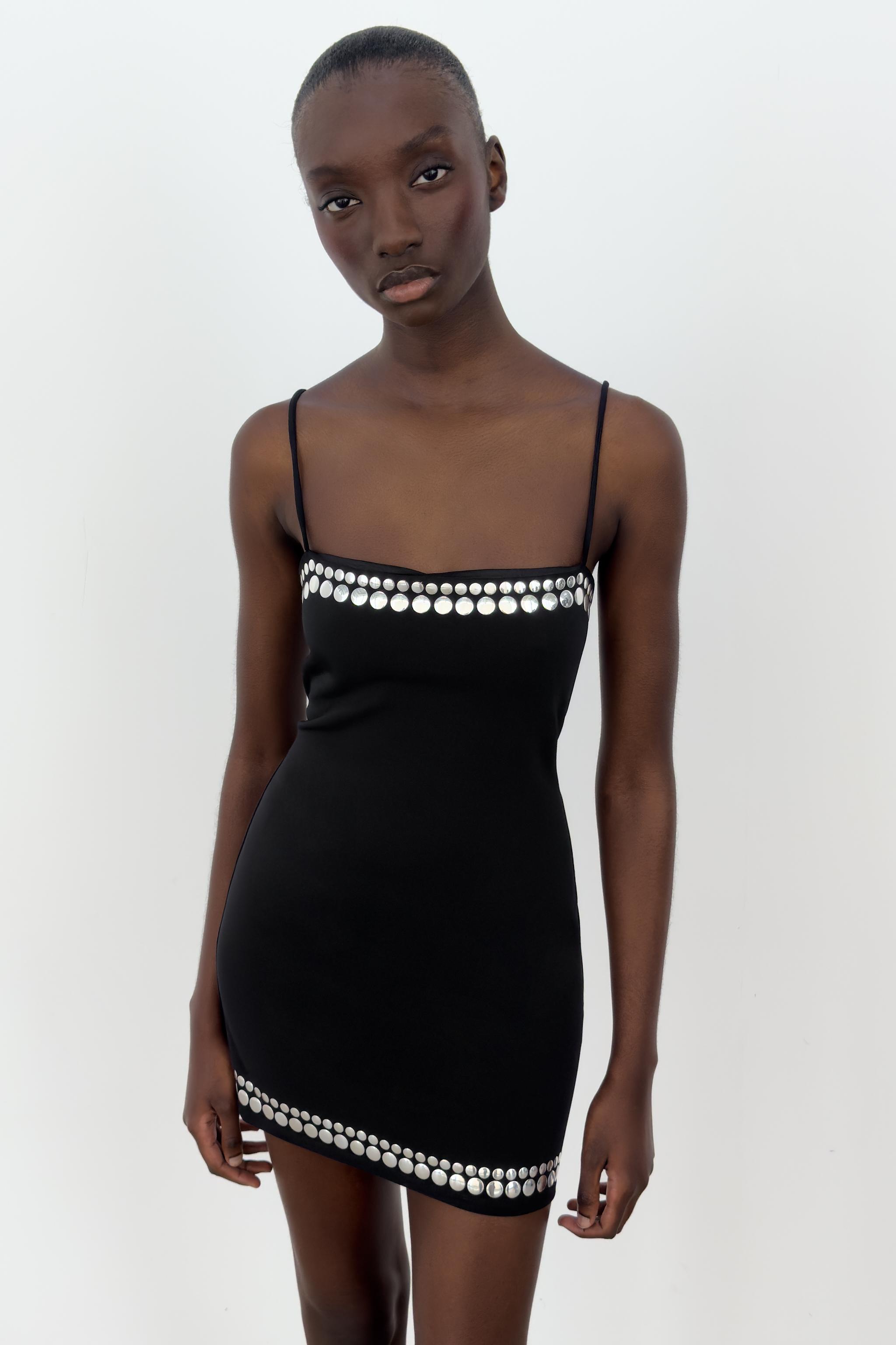 ROBE COURTE À CLOUS